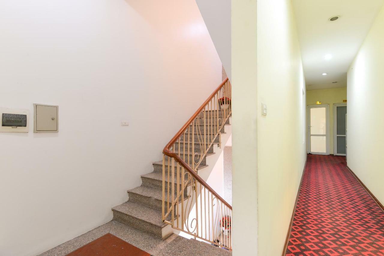 Oyo 279 West Lake Hotel Ханой Екстериор снимка